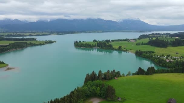 德国巴伐利亚Fuessen市的Forggensee湖空中景观 — 图库视频影像