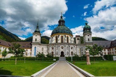 Ettal Abbey, Kloster Ettal, Bavyera köyünde bir manastır - ETTAL, GERMANY - 26 Mayıs 2020