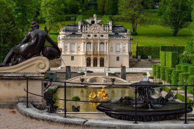 Bavyera 'daki Kral Ludwig Kalesi - LINDERHOF, GERMANY - 27 Mayıs 2020. Yüksek kalite fotoğraf
