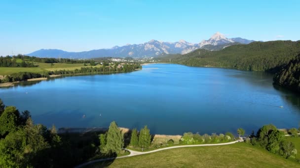 Lago Weissensee Baviera Hermoso Lago Pequeño Distrito Allgau Imágenes Aéreas — Vídeos de Stock