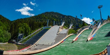 Dünyaca ünlü Kayak Atlama Arenası, Oberstdorf Almanya - OBERSTDORF, BAVARIA - 25 Mayıs 2020