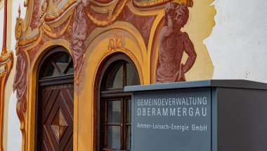 Oberammergau Belediye İdaresi - OBERAMMERGAU, GERMANY - 27 Mayıs 2020. Yüksek kalite fotoğraf