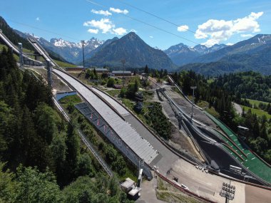 Dünyaca ünlü Kayak Atlama Arenası, Oberstdorf Almanya - OBERSTDORF, BAVARIA - 25 Mayıs 2020