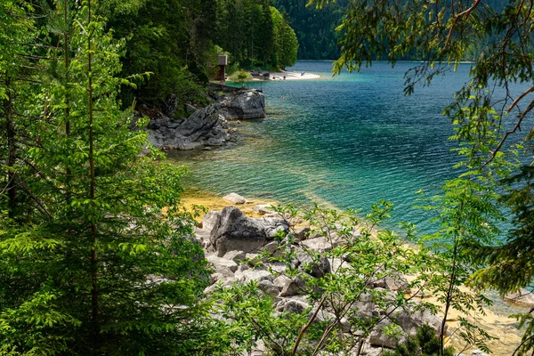 Beautiful Eibsee in Bavaria is popular place for recreation — Stock Photo, Image