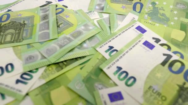 Gran quantità di soldi - 100 banconote di Euro su un tavolo — Video Stock