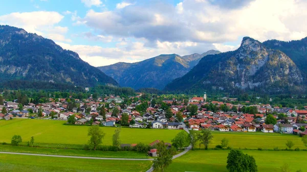 Flygfoto över staden Oberammergau i Bayern Tyskland — Stockfoto