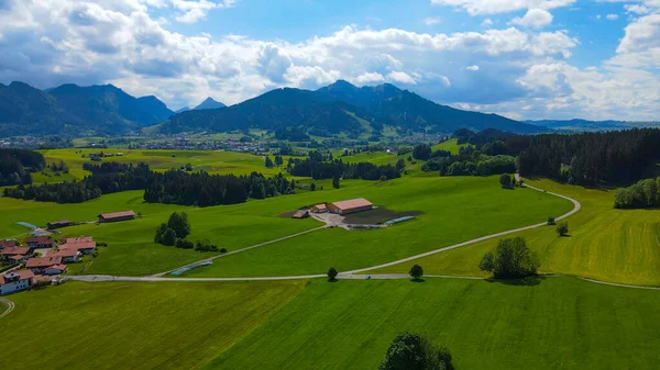 Τυπικό τοπίο στη Βαυαρία στην περιοχή Allgau των γερμανικών Άλπεων — Φωτογραφία Αρχείου