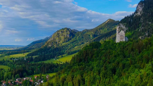 Berömda Neuschwanstein slott i Bayern Tyskland — Stockfoto