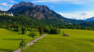 Alman Alpleri 'nin Allgau bölgesindeki Bavyera' daki tipik manzara