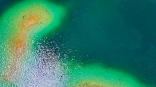 Wunderschöner Eibsee in Bayern an den deutschen Alpen von oben — Stockfoto