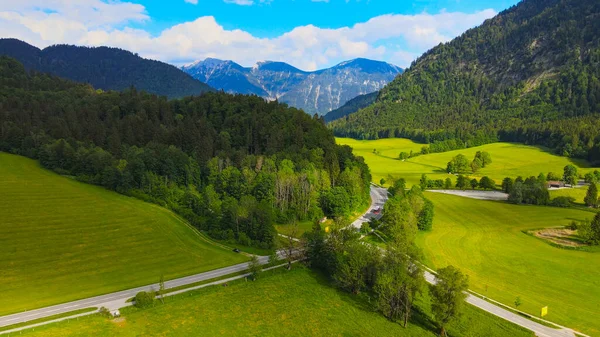 Typowy bawarski krajobraz w Alpach Niemieckich - rejon Allgau — Zdjęcie stockowe