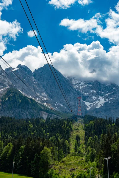 Cable car to Germany 's highest mountain peak, the Zugspitze - GRAINAU, Γερμανία - 26 Μαΐου 2020 — Φωτογραφία Αρχείου