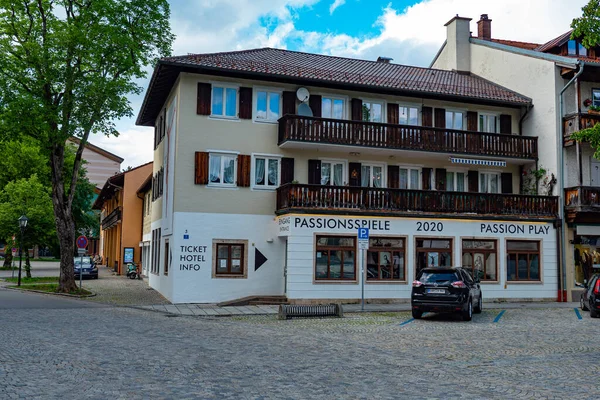 City center and historic district of Oberammergau in Bavaria - OBERAMMERGAU, GERMANY - MAY 27, 2020 — Stock Photo, Image