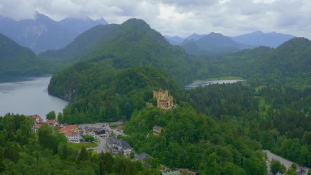 Jezioro Alpsee i Wysoki Zamek w Schwangau Bawaria Niemcy — Wideo stockowe