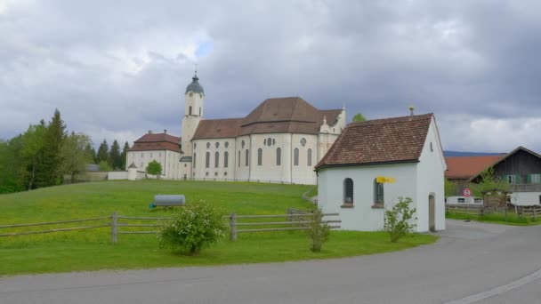 Kostel Wies s názvem Wieskirche ve Steingadenu, Bavorsko, Německo — Stock video