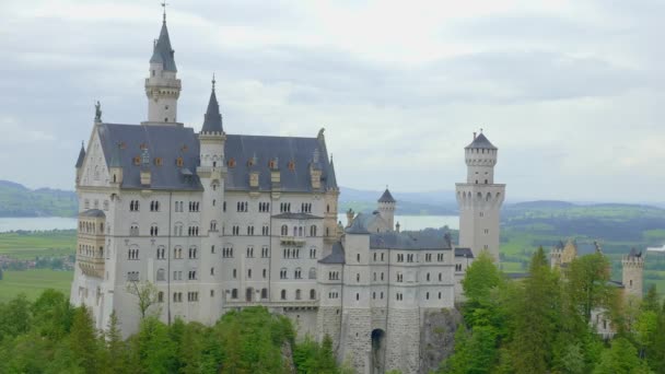 Знаменитый Замок Нойшванштайн Баварии Съемка Воздуха — стоковое видео