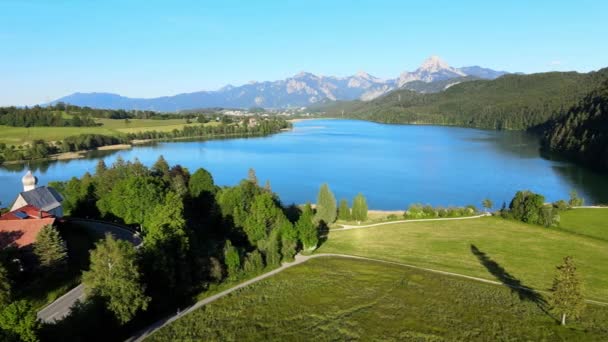 Jezioro Weissensee Bawarii Piękne Małe Jezioro Dzielnicy Allgau Zdjęcia Lotnicze — Wideo stockowe