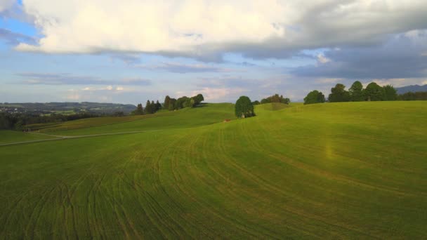 Flug Über Die Schöne Ländliche Landschaft Des Allgäuer Oberlandes Den — Stockvideo