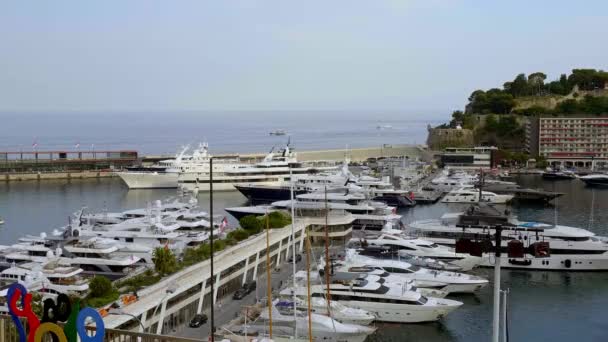 Haven van Monte Carlo in Monaco - Stad MONTE CARLO, MONACO - 11 juli 2020 — Stockvideo