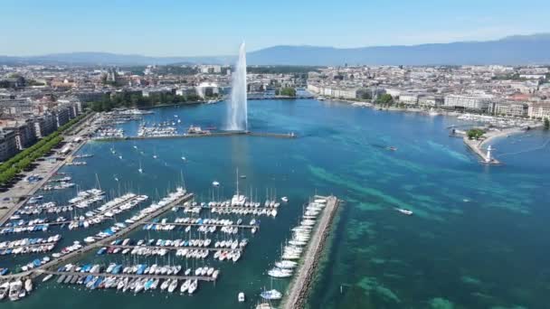 Geneva marina - hajók a Genfi-tavon fentről — Stock videók