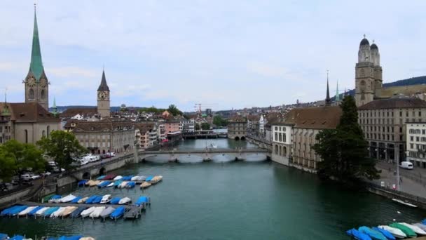 Vuelo sobre la ciudad de Zurich en Suiza — Vídeo de stock