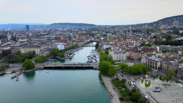 Vlucht over de stad Zürich in Zwitserland — Stockvideo