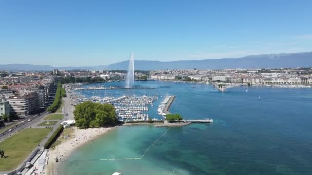 Vista de Aeial sobre el lago de Ginebra en Suiza — Vídeos de Stock