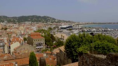 Fransız Rivierası 'ndaki Cannes şehrinin hava manzarası