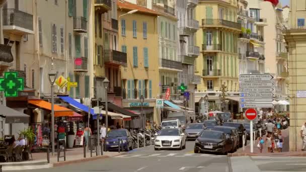 Street view in the city of Cannes on a sunny day - CITY OF CANNES, FRANCE - JULY 12, 2020 — Stock Video