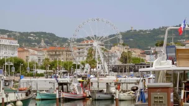 Pariserhjul i Cannes vid Croisette - CITY of CANNES, FRANKRIKE - 12 juli 2020 — Stockvideo