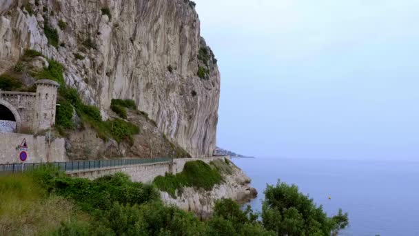 Die steilen Klippen entlang der Cote d 'Azur in Frankreich — Stockvideo