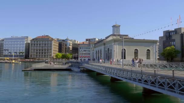 スイスのジュネーヴ市とジュネーブ湖- GENEVA, Switzerland - 2020年7月8日 — ストック動画