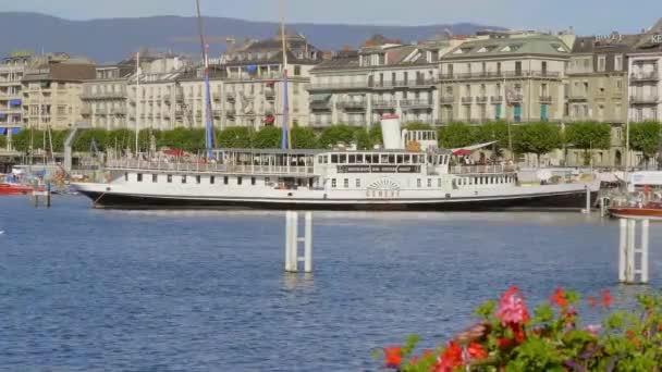 Stad Genève en Meer van Genève in Zwitserland - GENEVA, ZWITSERLAND - JULI 8, 2020 — Stockvideo