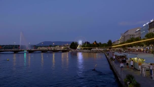 Panorámás kilátás a Genfi-tóra este - GENEVA, SWITZERLAND - Július 8, 2020 — Stock videók