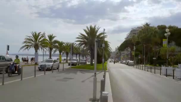 Street view in the city of Nice - CITY OF NICE, FRANCIA - 10 DE JULIO DE 2020 — Vídeo de stock