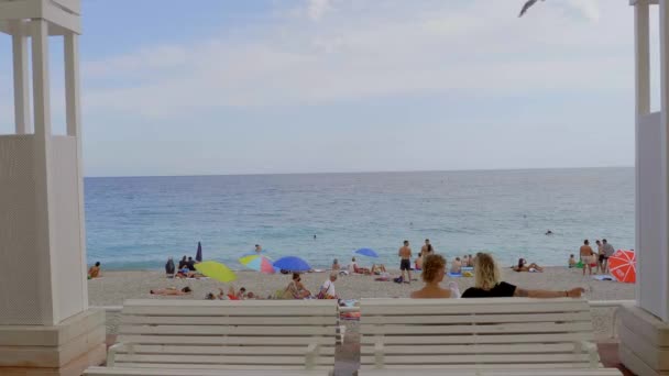 The Beaches and Beach Clubs at the Riviera of Nice - CITY of Nice, FRANCE - 10 Temmuz 2020 — Stok video