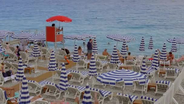 The Beaches and Beach Club in Nice - CITY of Nice, FRANCE - 10 Temmuz 2020 — Stok video