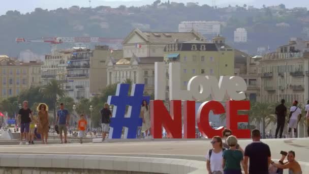 J'adore les belles lettres sur la Riviera de Nice - VILLE DE NICE, FRANCE - 10 JUILLET 2020 — Video