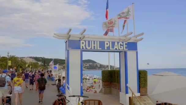 Berühmter Ruhl Strand in Nizza - CITY OF NICE, FRANKREICH - 10. JULI 2020 — Stockvideo