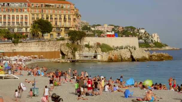 Vackra Rivieran och stranden i Nice på Cote D Azur - City of NICE, Frankrike - 10 juli 2020 — Stockvideo