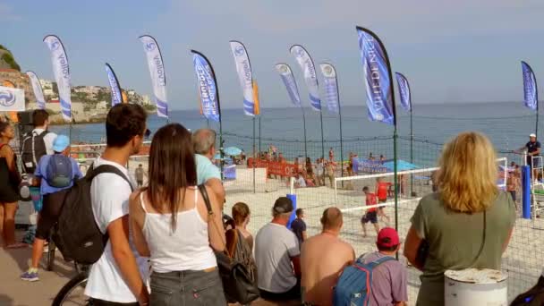 Strandvolleybal in de stad Nice - CITY OF NICE, Frankrijk - 10 juli 2020 — Stockvideo