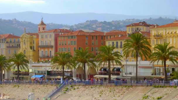 Kleurrijke Rivièra van Nice Old Town genaamd kade van de Verenigde Naties — Stockvideo