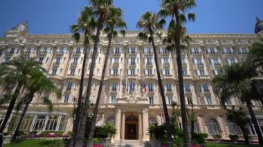 Cannes 'daki ünlü Carlton Oteli - CANES ŞEHRİ, FRANSA - 12 Temmuz 2020