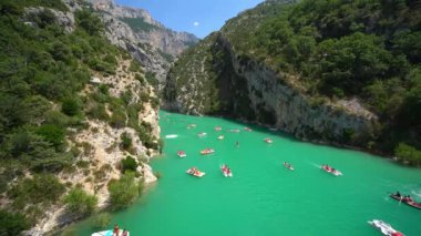 Fransa 'nın Verdon Nehri' ndeki tekneler - ünlü simge