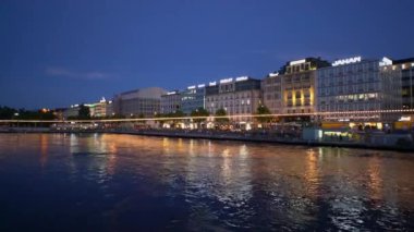 Cenevre Gölü 'nün güzel sahil kenarı GENEVA, SWitzERLAND 8 Temmuz 2020
