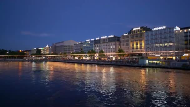 夜のジュネーブ湖の美しい海辺- GENEVA, Switzerland - 2020年7月8日 — ストック動画