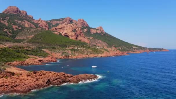 Vista aérea incrível sobre Cap Roux na França na Cote D Azur — Vídeo de Stock