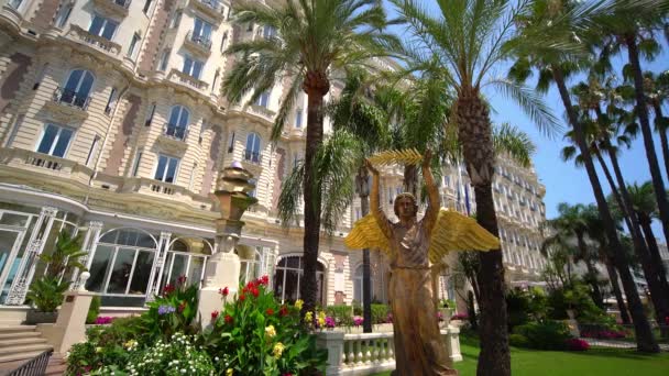 Slavný Carlton Hotel v Cannes - CITY OF CANNES, FRANCIE - 12. června 2020 — Stock video