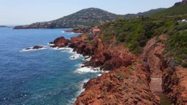 Fransa 'da Cote D Azur' da Cap Roux 'da inanılmaz bir hava manzarası var.