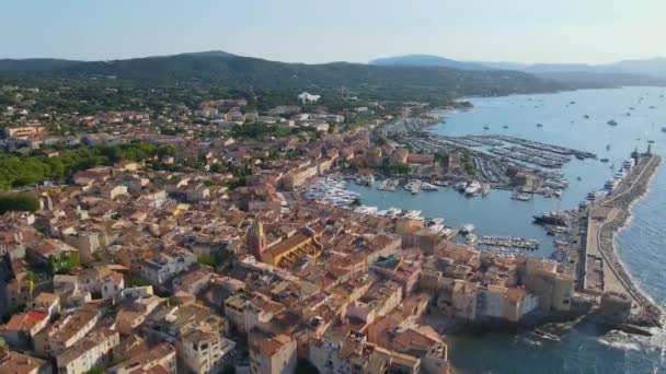 Vista aérea incrível sobre Saint Tropez na França — Vídeo de Stock